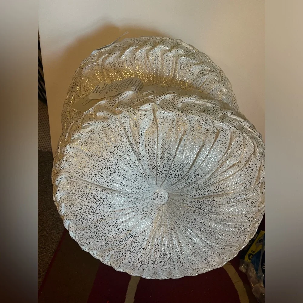 17” Pleated Round Throw Pillows Set of 2 - Picture 5 of 8